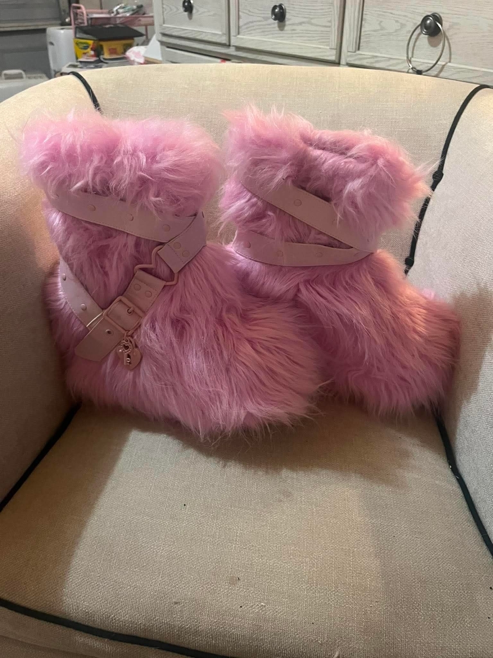 Sugar Thrillz Dollskill Pink faux Fur Boots Size 9